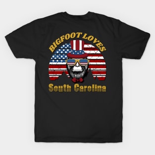 Bigfoot loves America and South Carolina T-Shirt